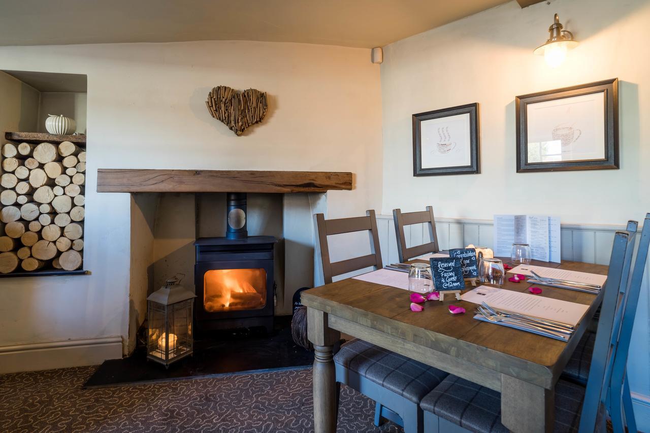 Greyhound Inn Wilton Wilton  Zewnętrze zdjęcie